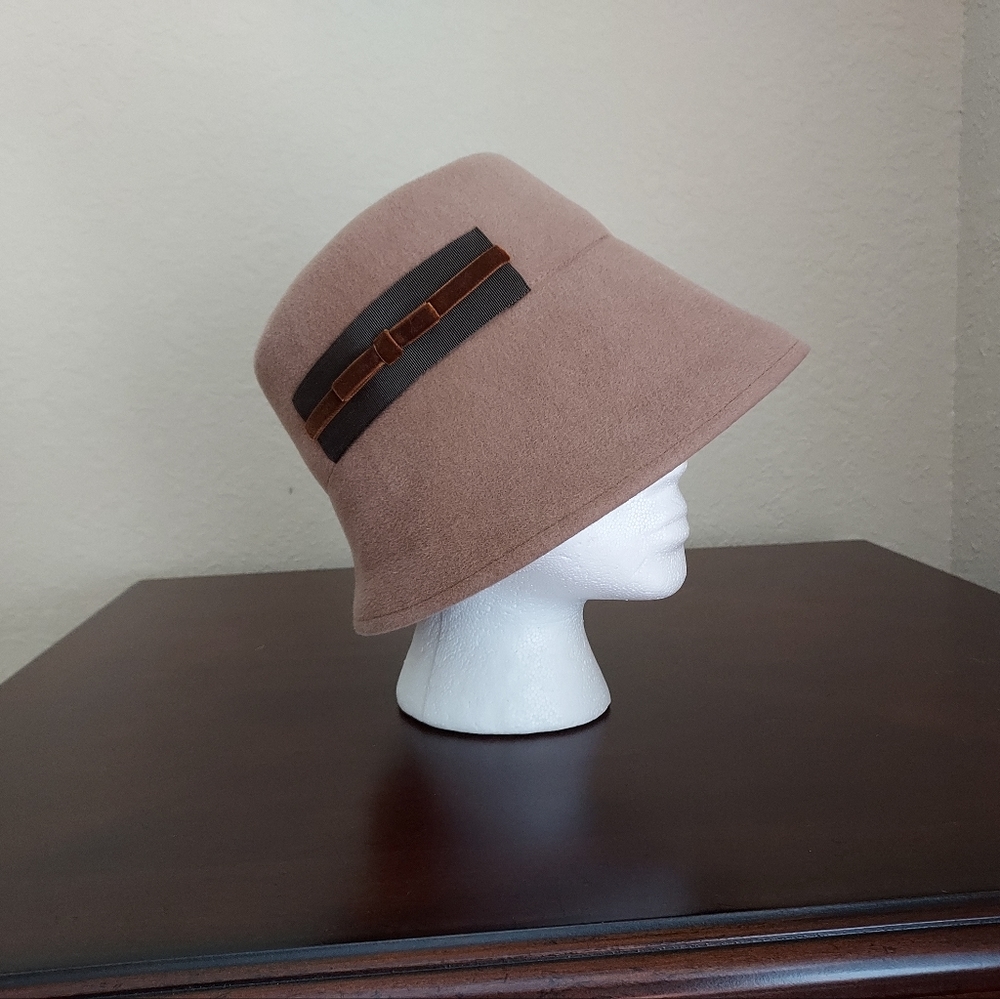 Lola Hats NYC vintage fall/winter 2002 cloche wool hat